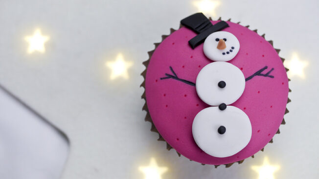Picture of snow man cupcake