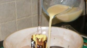 10-Add-egg-buttermilk-oil-mixture-305x170
