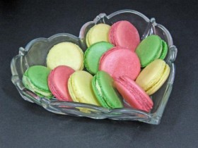 French-macaron-recipe-Finished-macarons-280x210