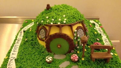 The-Stone-Cottage-Bakery-Hobbiton-great-detail-amazing-colours.-400x225