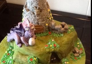 Daelene-Dewar-Dragon-and-Castle-Cake-320x225