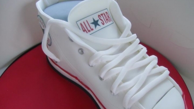 Sharon-Castle-Castle-Cakes-Converse-Shoe-400x225