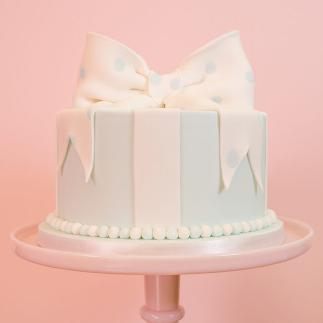 Intro Bow Cake