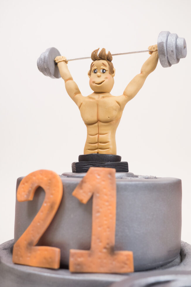 Weightlifting cake tutorial on CakeFlix