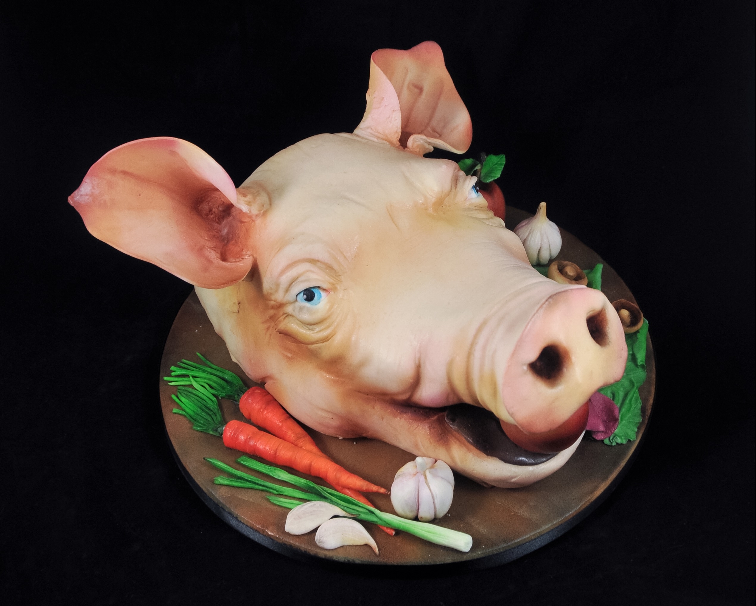 Sculpting, 3D Pig carrot cake with Sugarcraft Veges