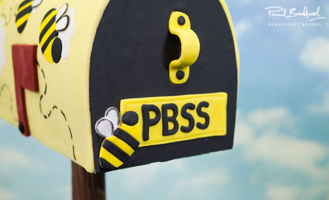 Close up of lid of post box cake