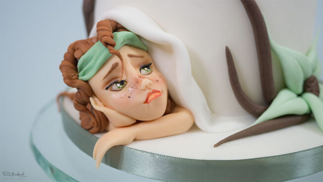 Picture of younger fairy at bottom of cake