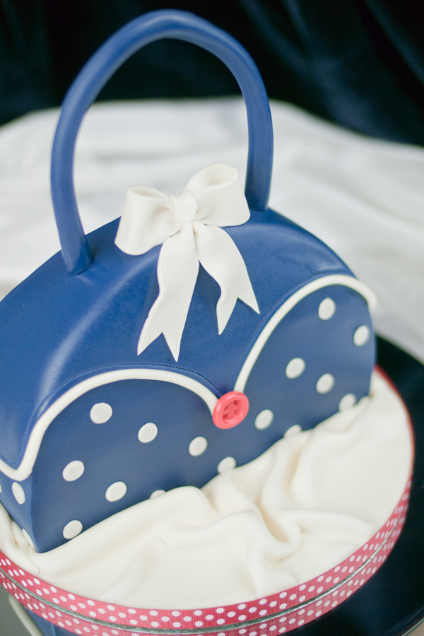 simple handbag cake