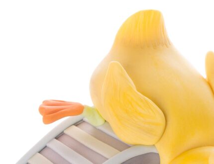 Easter-duckling-cake-close-up-tail