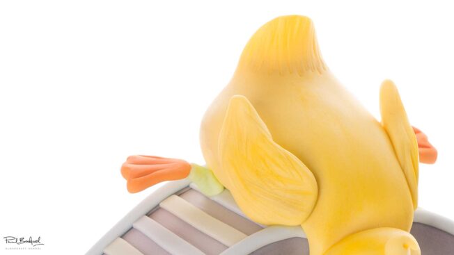 Easter-duckling-cake-close-up-tail
