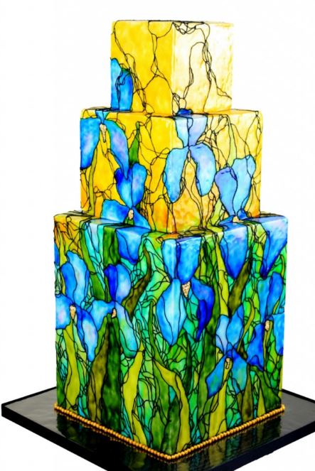 queen of hearts cake blue yellow