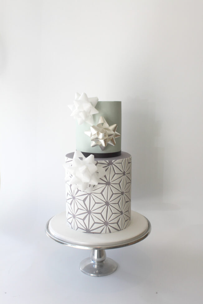 Bow cake