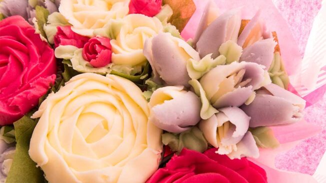 cupcake bouquet cake tutorial - sugar flowers