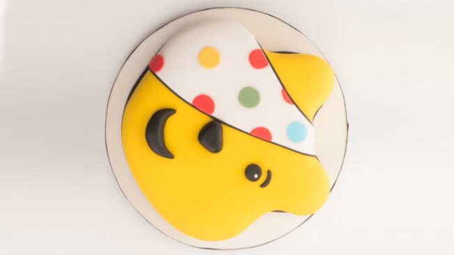 how to make a pudsey bear cake - children in need