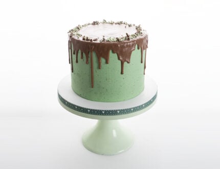 mint chocolate drip cake