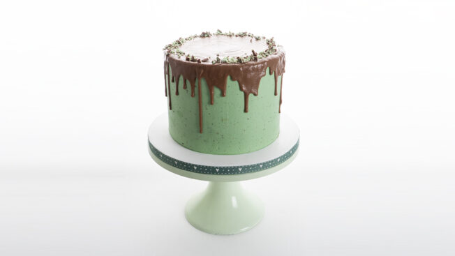 mint chocolate drip cake