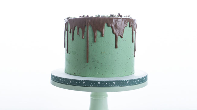 mint chocolate drip cake