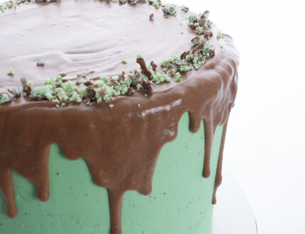 mint chocolate drip cake