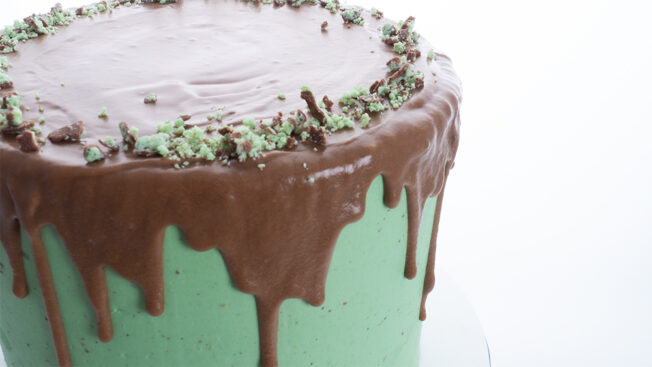mint chocolate drip cake