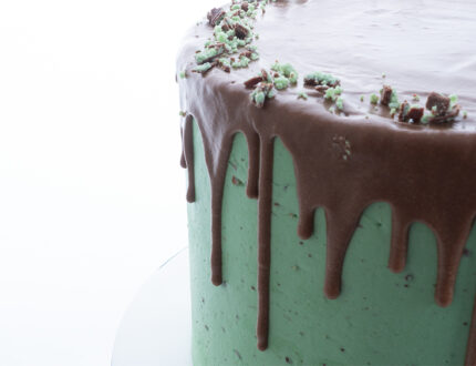 mint chocolate drip cake