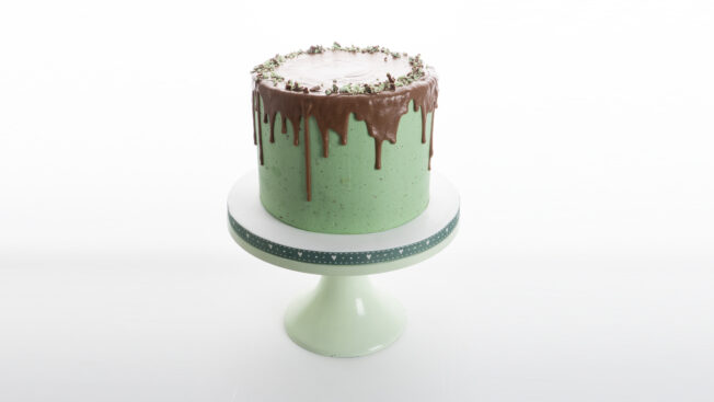 mint chocolate drip cake