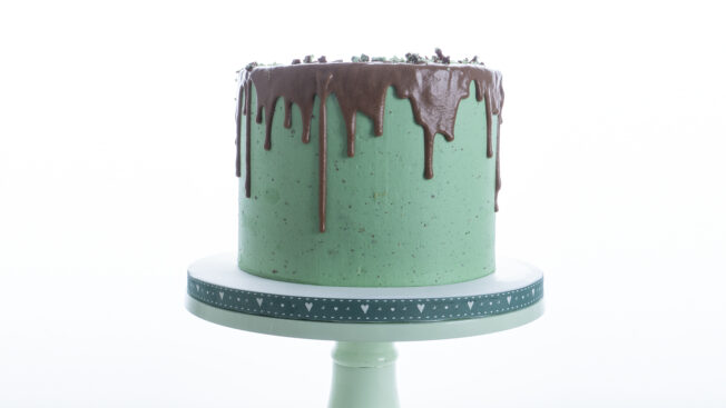 mint chocolate drip cake