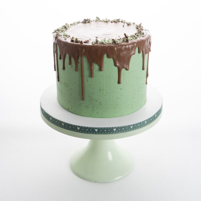 mint chocolate drip cake