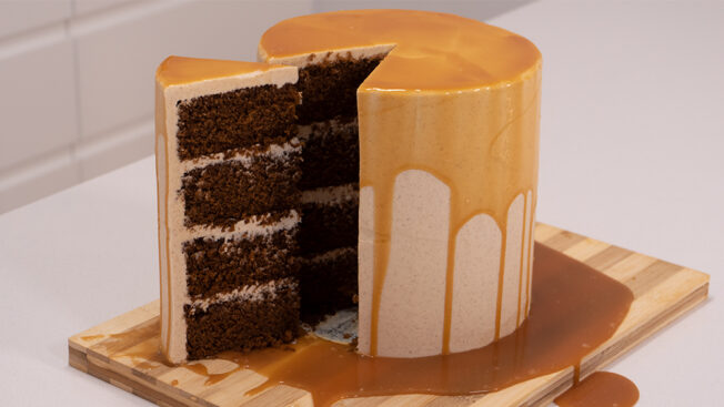Gingerbread & salted Caramel Drip Cake