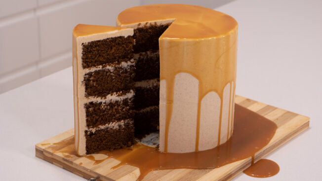Gingerbread & salted Caramel Drip Cake