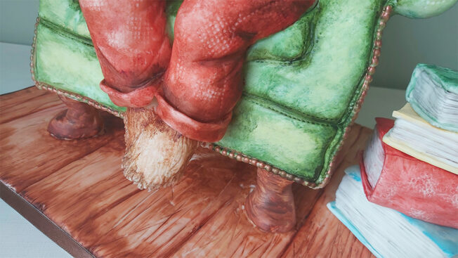 bear in a chair feet shot