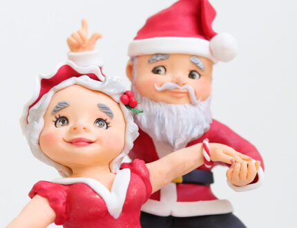 cha cha cha Christmas figures holding hands