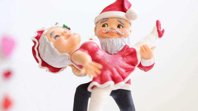 cha cha cha Christmas figures dancing
