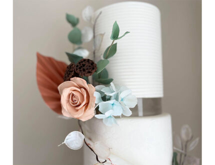Contemporary rustics wedding cake side