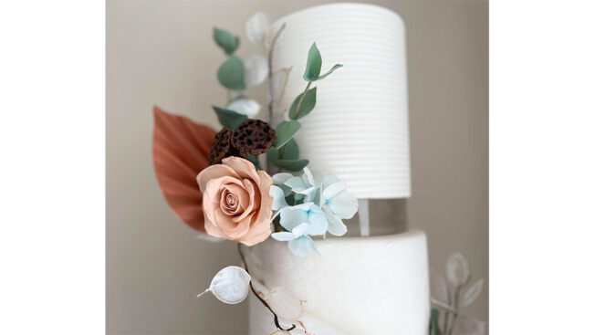 Contemporary rustics wedding cake side