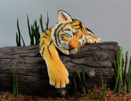 Sleepy tiger cub full shot
