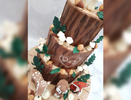 Woodland wedding cake side