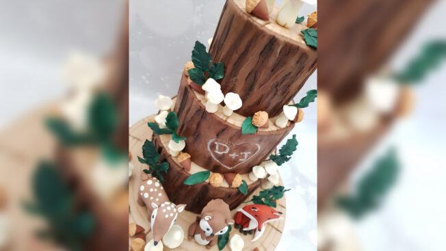 Woodland wedding cake side