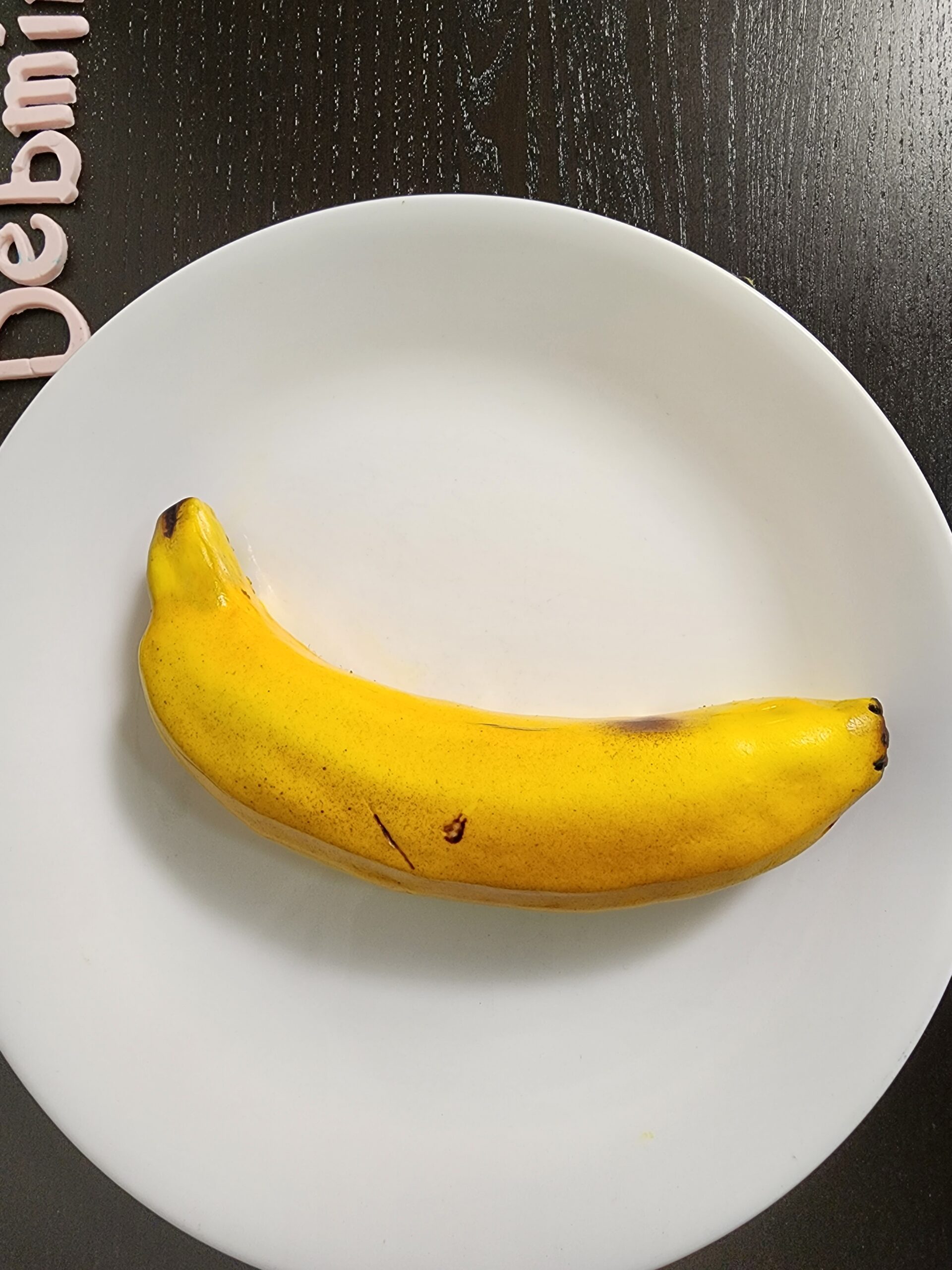 Debmin Torres - Make and Airbrush a Realistic Banana Cake with Spectrum Flow - January 2023