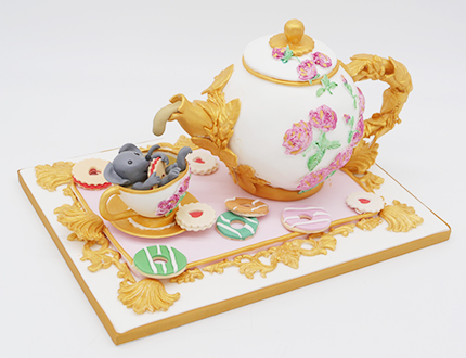 Teapot & teacup set feature