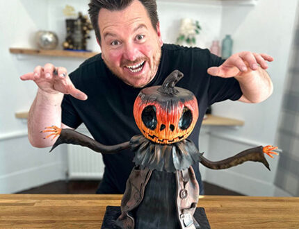 Halloween cake demonstration