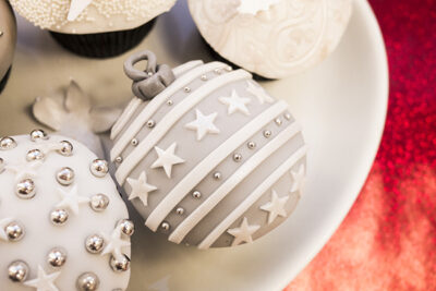 Contemporary Christmas cupcake tutorials