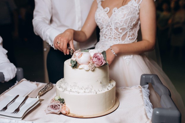 Bride cutting cake