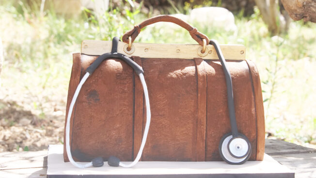 doctor's medical bag cake tutorial