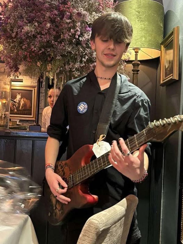 Guitar Cake