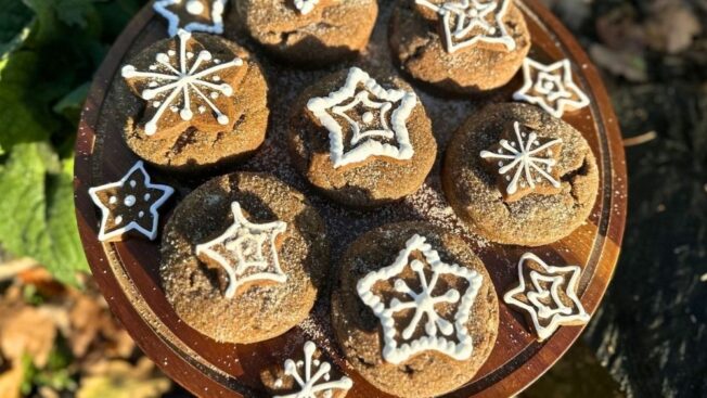 Gingerbread Cheesecake Cookies
