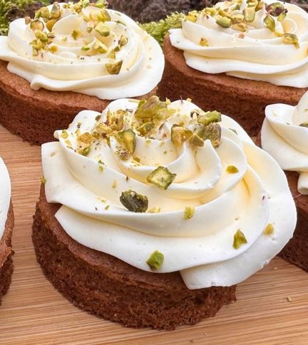 Banana Cake with Cream Cheese Frosting and Pistachios – Bite Sized