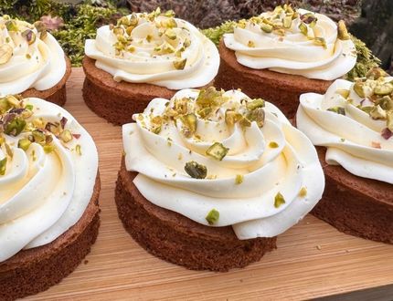 How to make Banana Cake with Cream Cheese Frosting and Pistachios