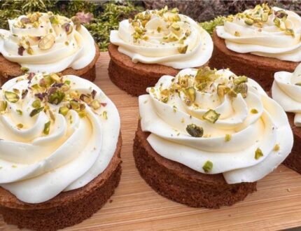 How to make Banana Cake with Cream Cheese Frosting and Pistachios