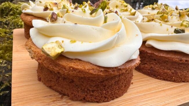 How to make Banana Cake with Cream Cheese Frosting and Pistachios