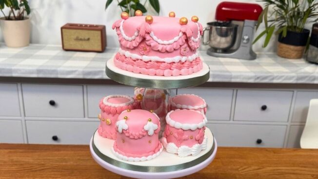 Lambeth Bento Wedding Cake Tutorial